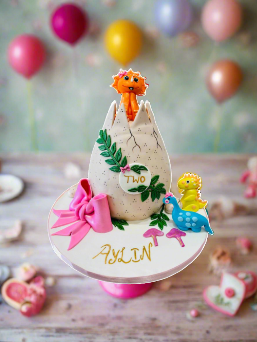 Aylin Dino Molded Cake
