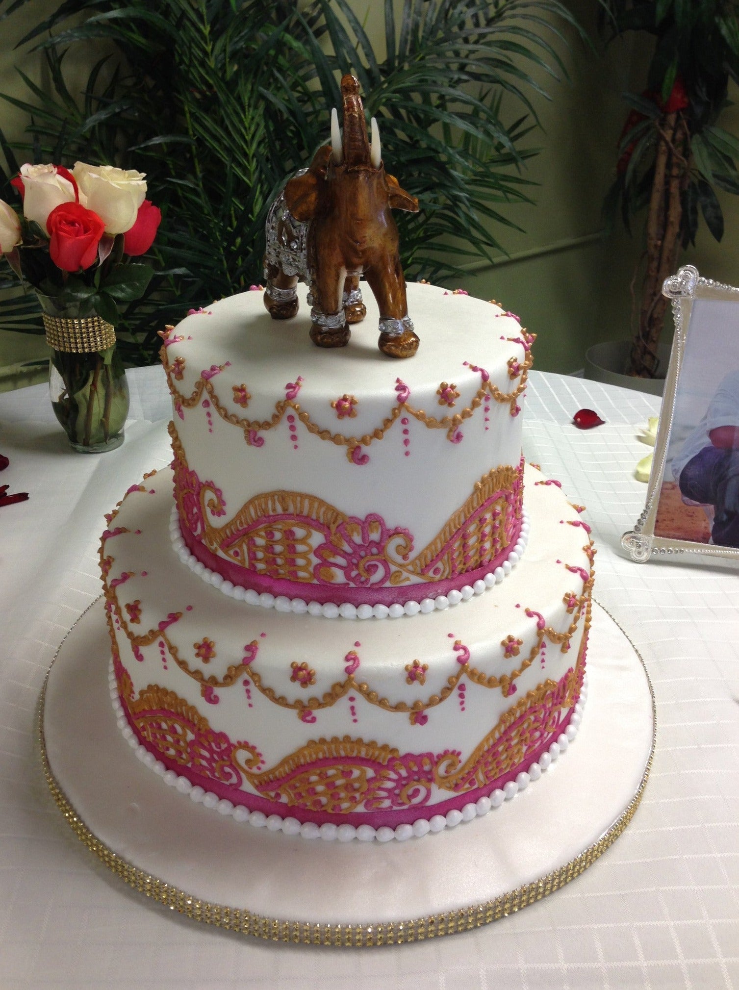 Dona Wedding Cake - Rashmi's Bakery
