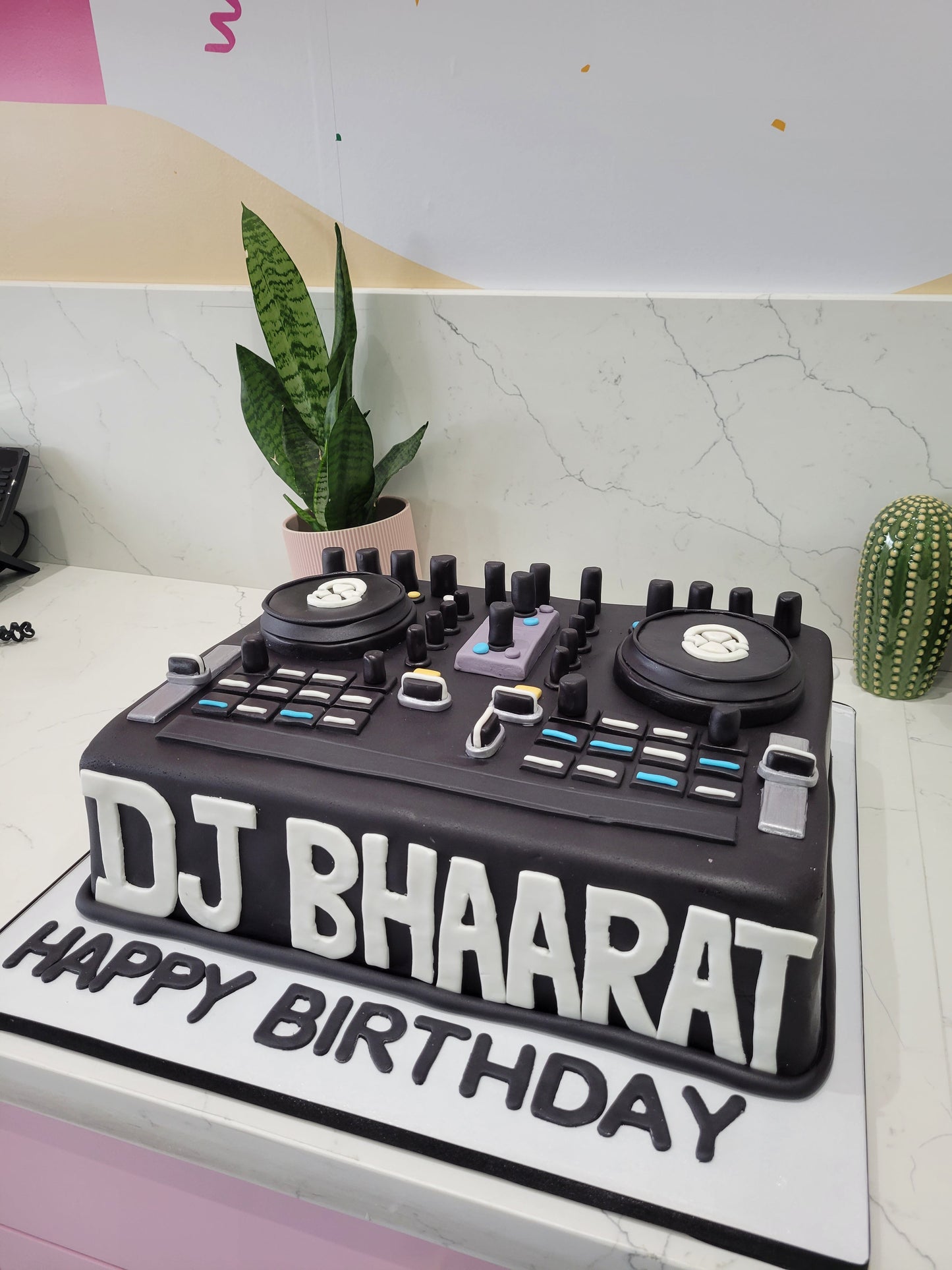 Dj Bhaarat Fondent Cake