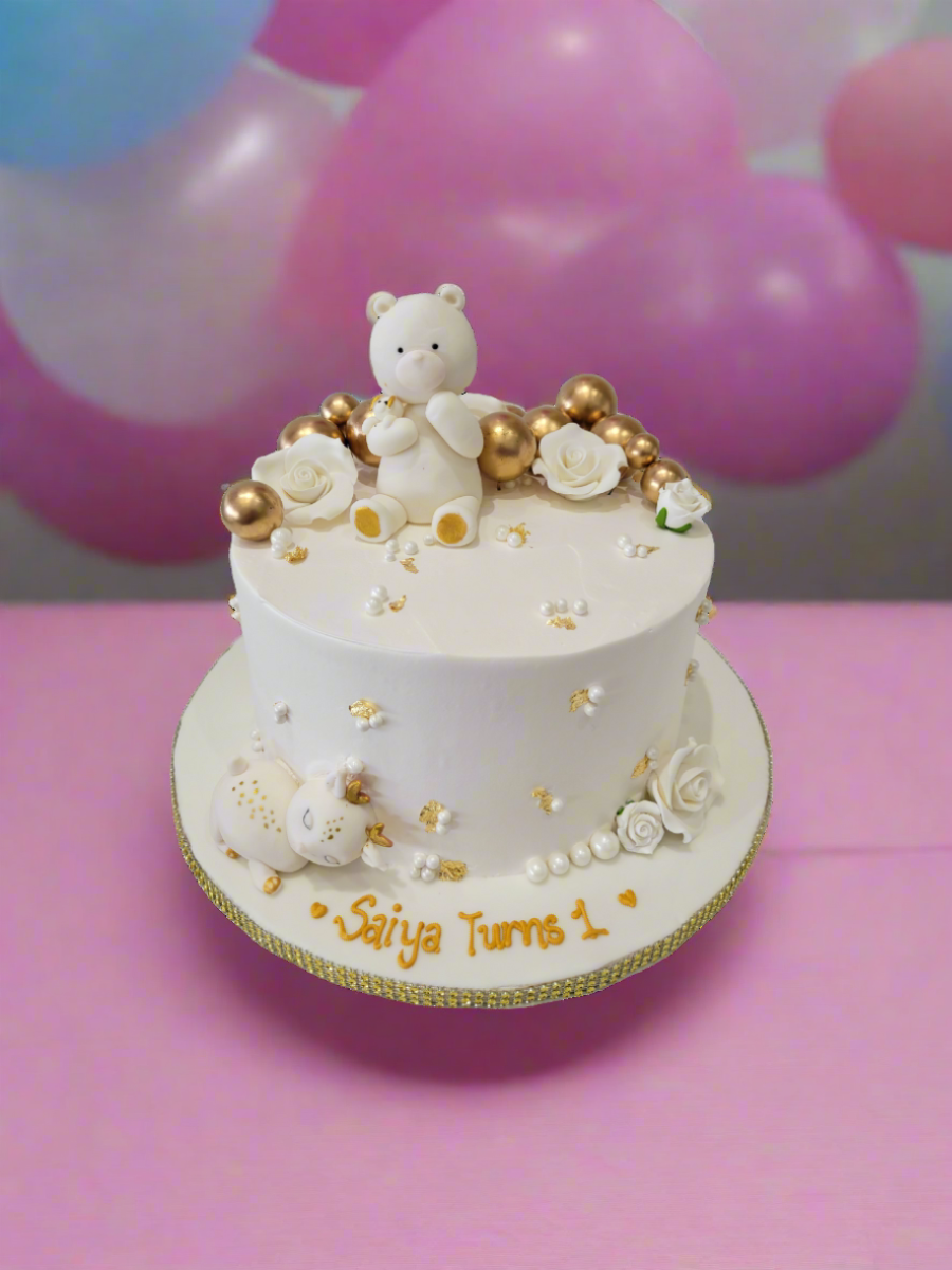 Saiya White Teddy Cream Cake