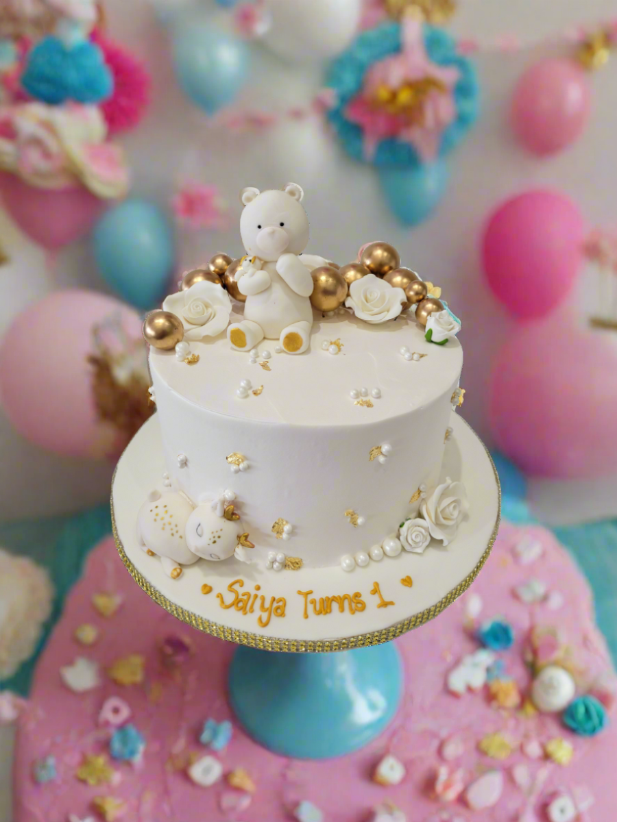 Saiya White Teddy Cream Cake