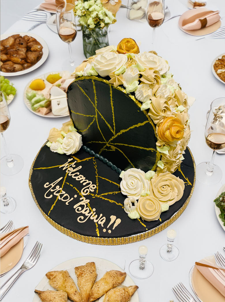 Black & Gold Arch Cake