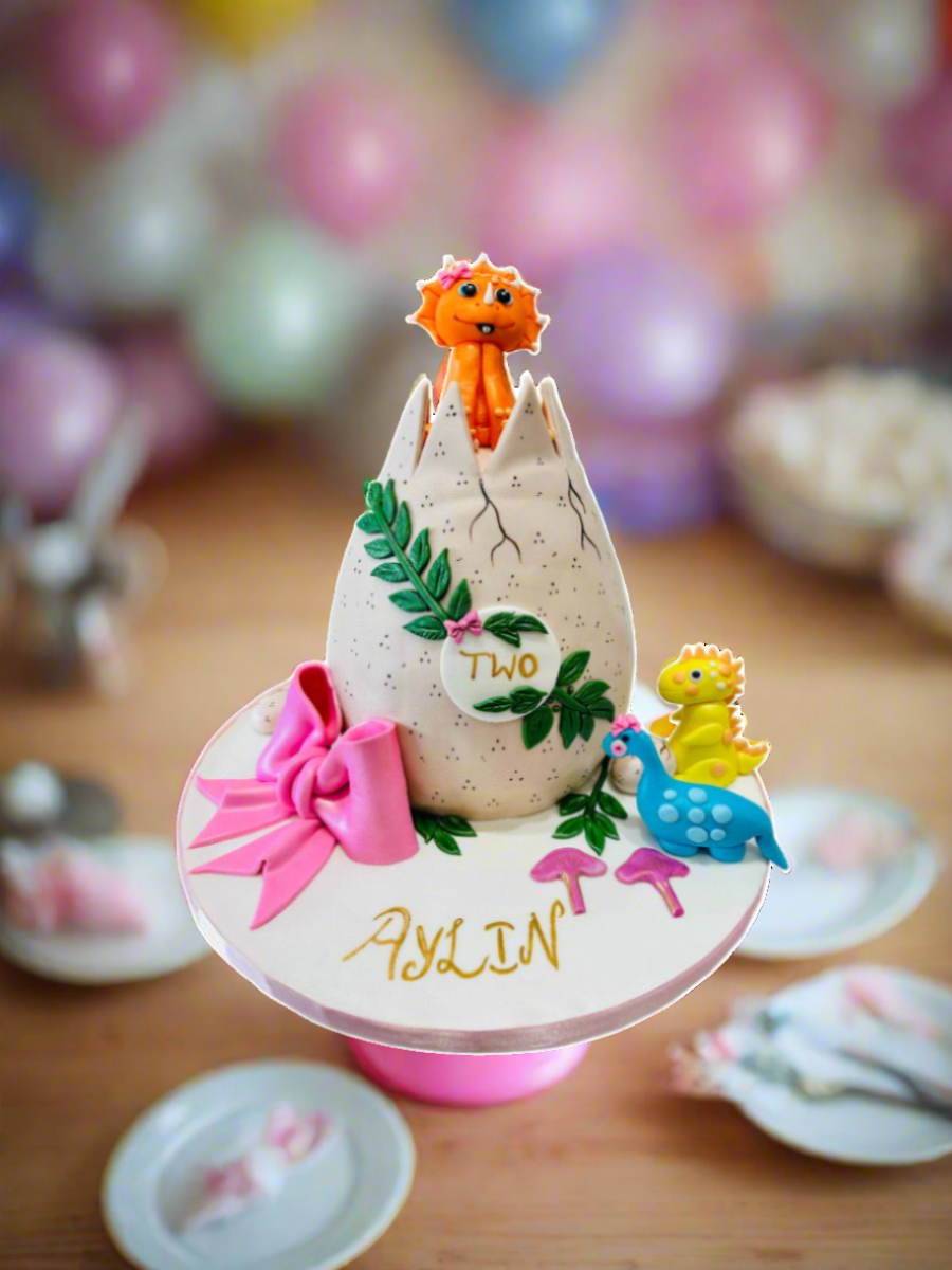 Aylin Dino Molded Cake