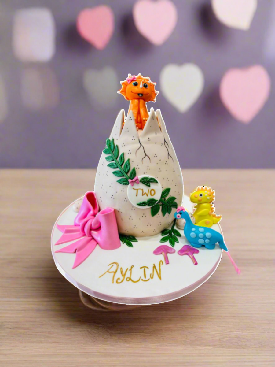 Aylin Dino Molded Cake