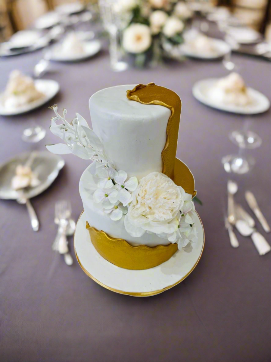 White & Gold Theme Wedding Cake