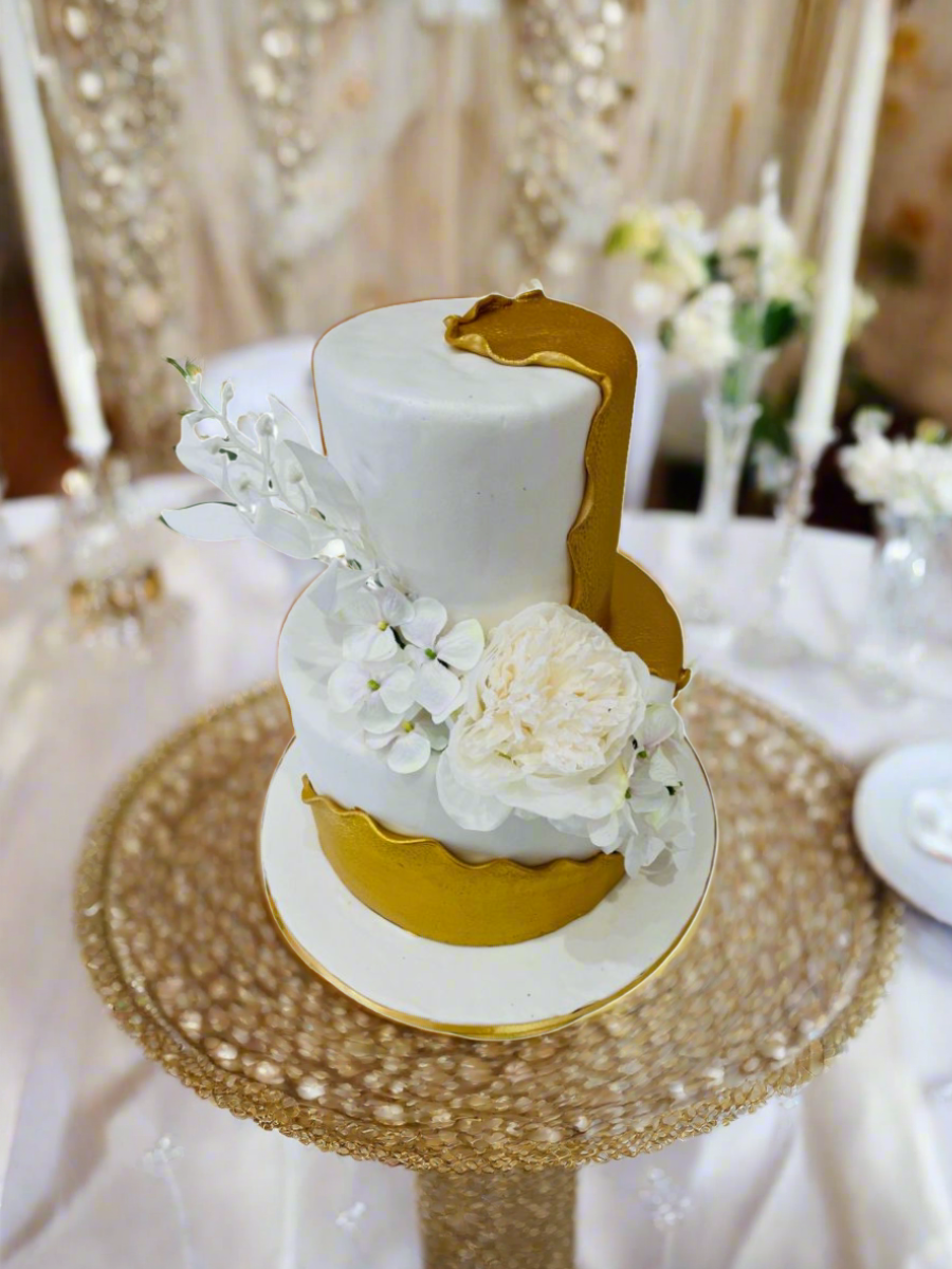 White & Gold Theme Wedding Cake