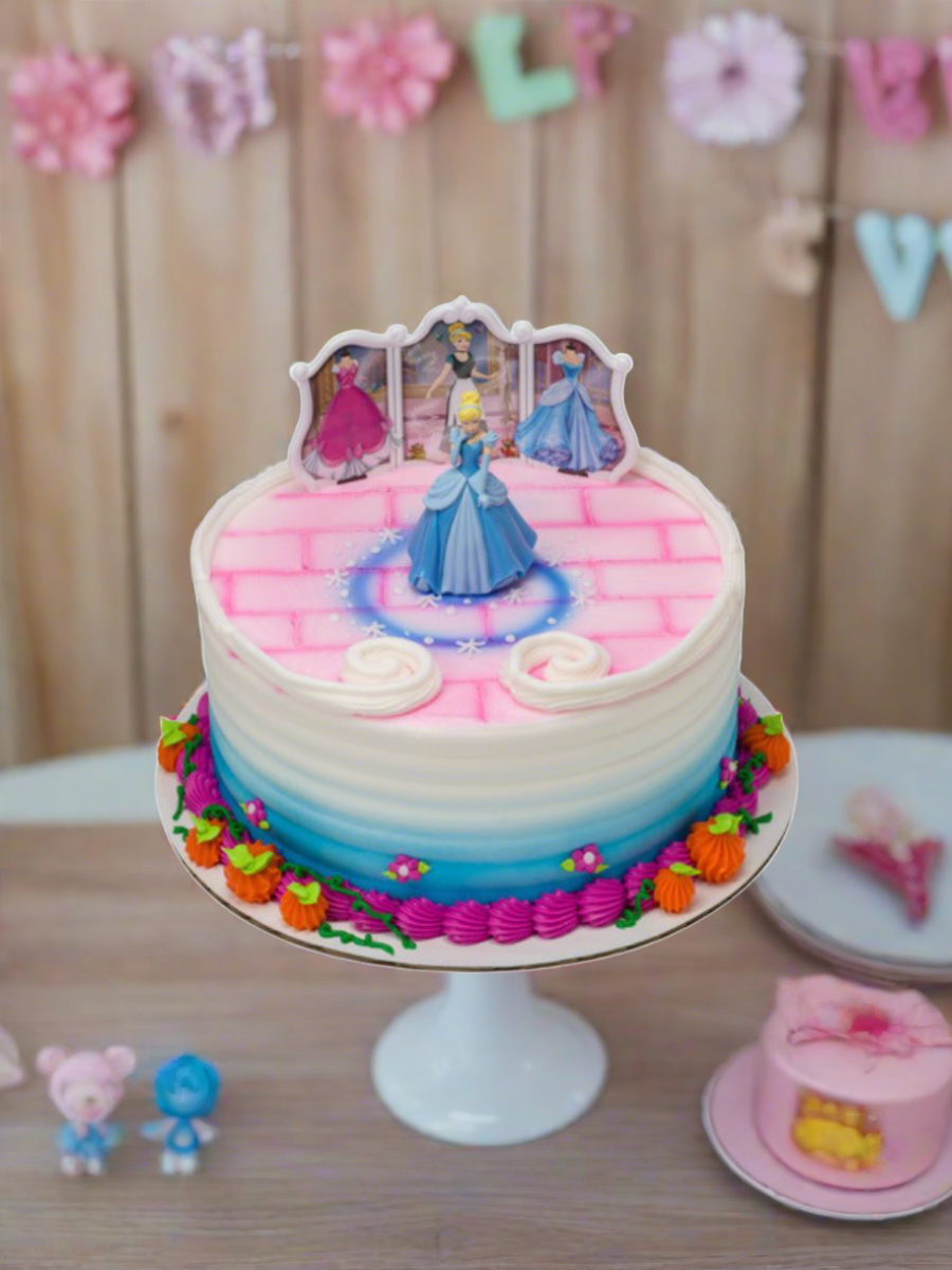 Disney Princess Cinderella Transforms Cake
