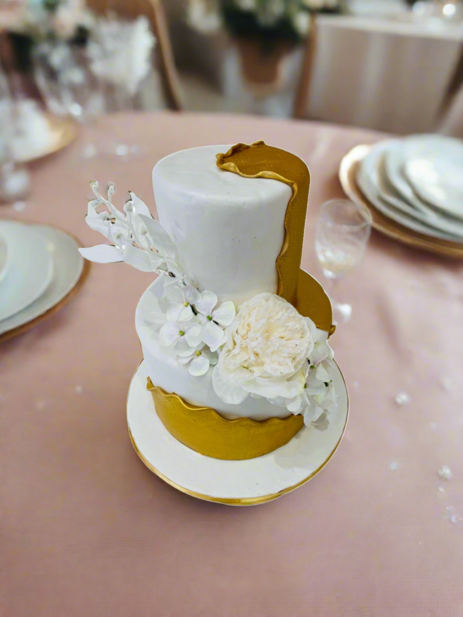 White & Gold Theme Wedding Cake