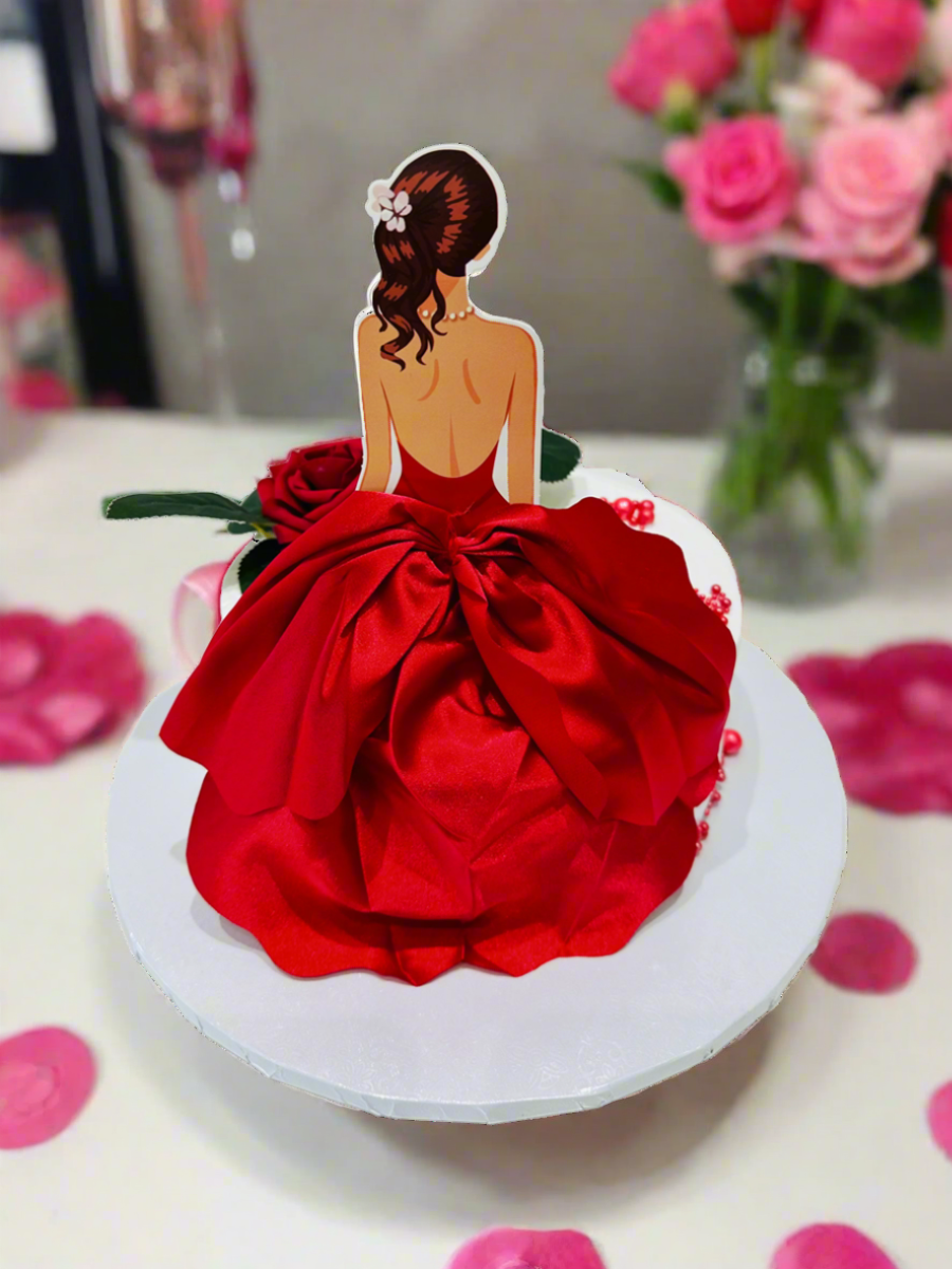 RED QUEEN BIRTHDAY CAKE