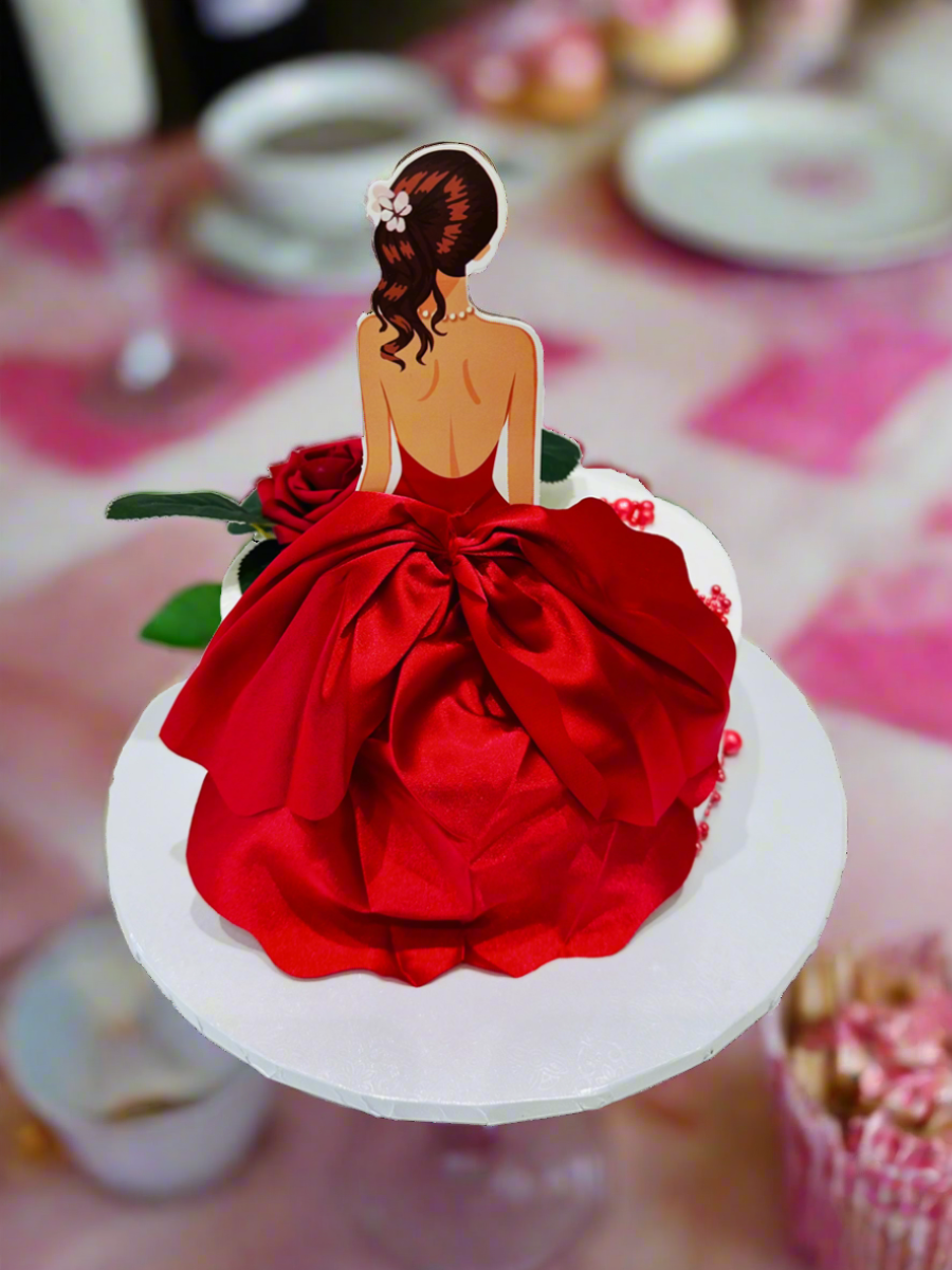 RED QUEEN BIRTHDAY CAKE